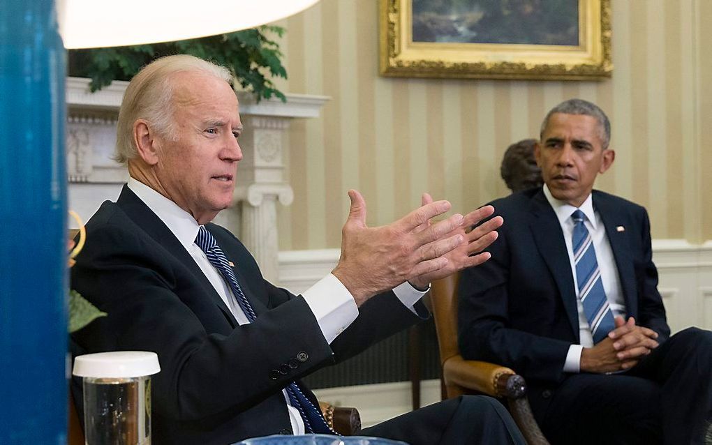 Biden (L) en Obama. beeld EPA