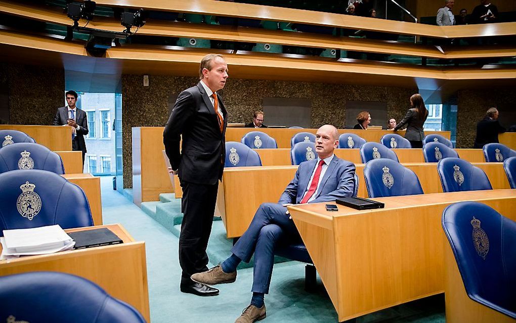 SGP'er Van der Staaij in gesprek met CU-voorman Segers. beeld ANP, Bart Maat.