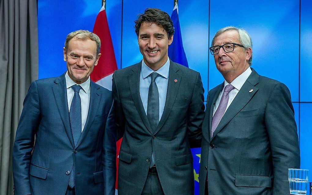 Tusk, Trudeau en Juncker (v.l.n.r.). beeld EPA