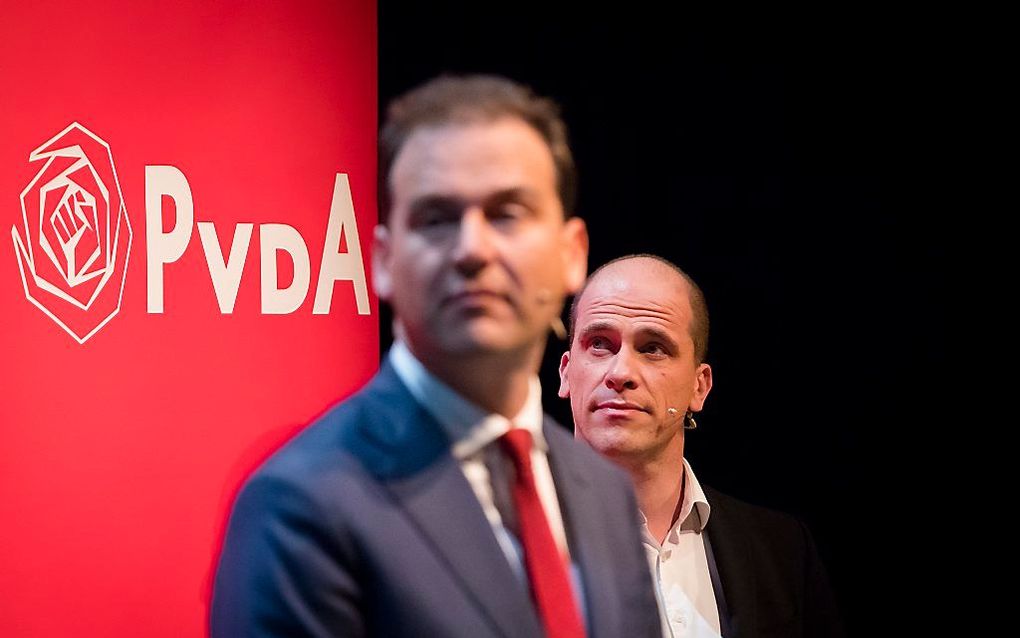 Kandidaat-lijsttrekkers van de PvdA Diederik Samsom en Lodewijk Asscher debatteren in Theater de Vaillant over de koers van de partij. beeld ANP