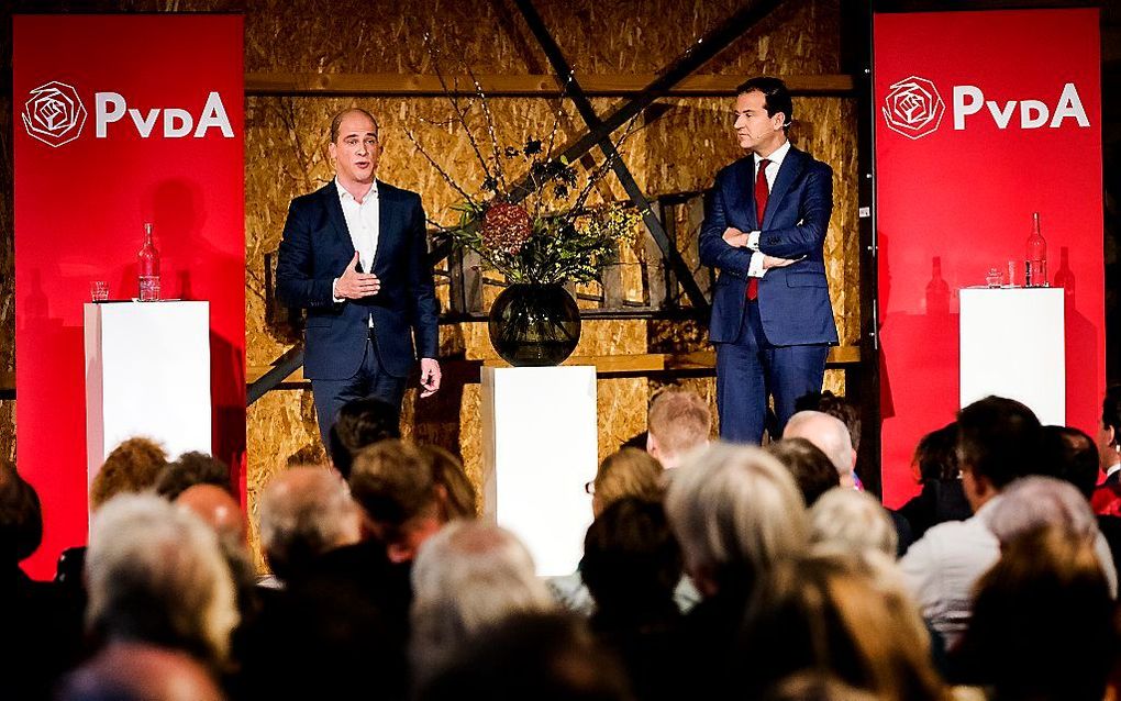 Kandidaat-lijsttrekkers van de PvdA Diederik Samsom en Lodewijk Asscher debatteren in Groningen over de koers van de partij. beeld ANP