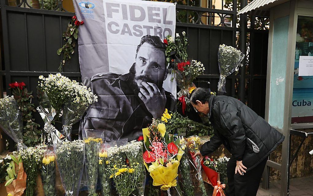 Bloemen voor Castro in Hanoi, Vietnam. beeld EPA