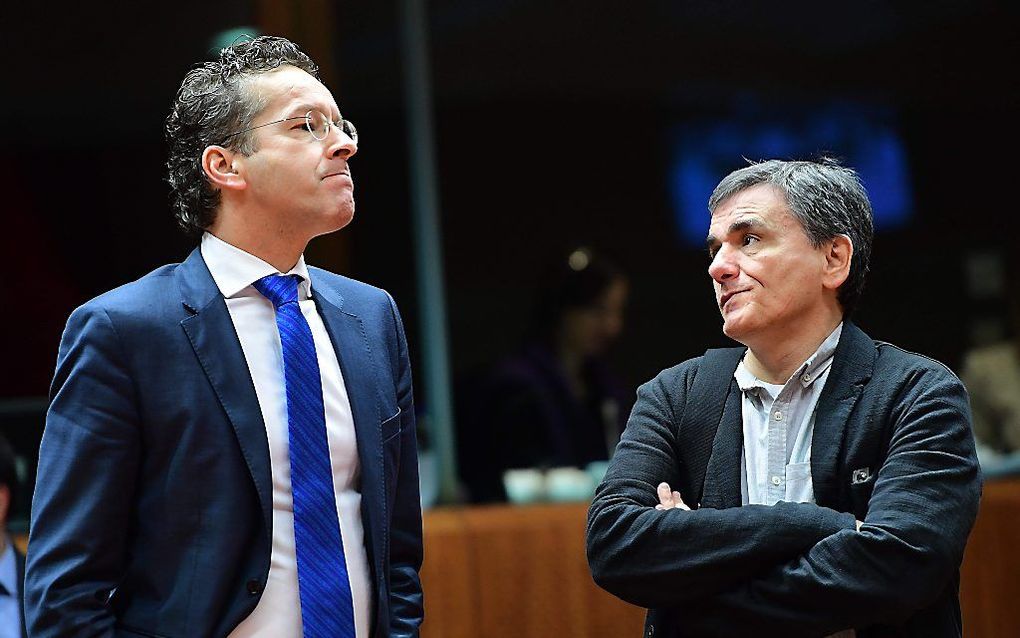 Jeroen Dijsselbloem (l.) en Euclid Tsakalotos. beeld AFP