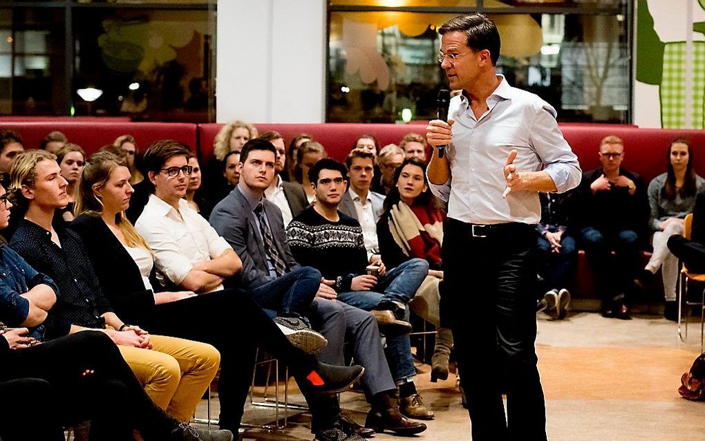 Premier Rutte debatteert met leerlingen van het ROC Mondriaan in Den Haag. beeld ANP