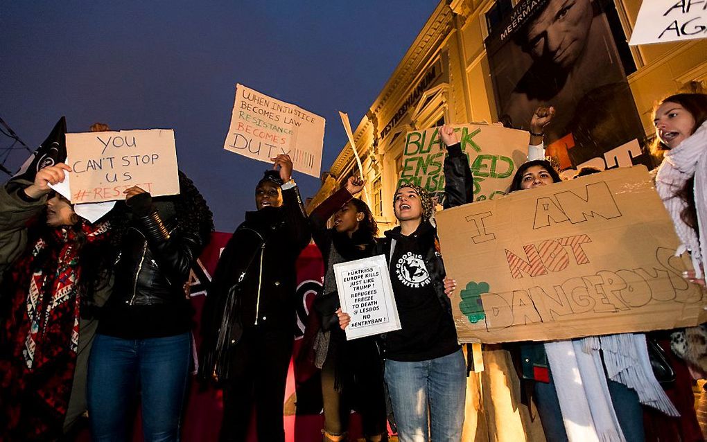 Ook op het Malieveld werd geprotesteerd tegen het inreisverbod dat Trump uitvaardigde. beeld ANP