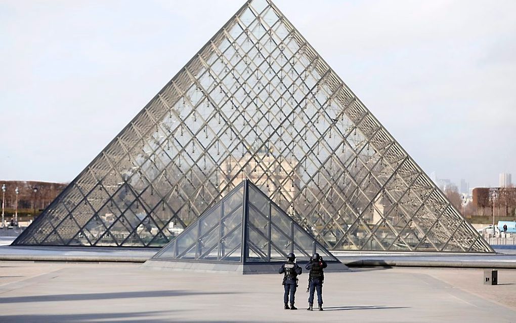 Bewaking bij het Louvre. beeld EPA