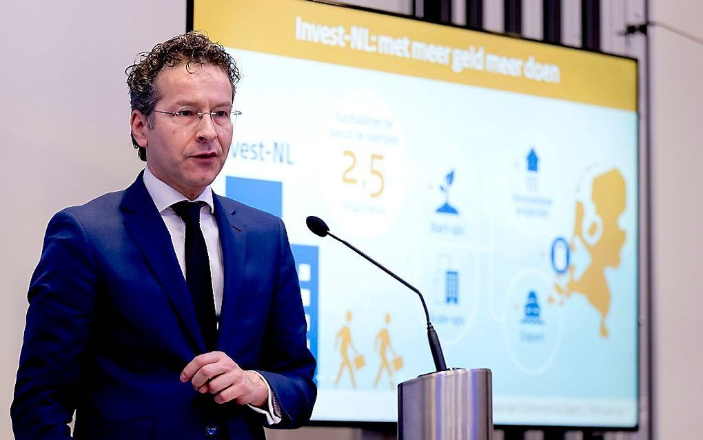 Minister Dijsselbloem (Financien) lanceerde eerder dit jaar een nationale financieringsinstelling. Het CBS meldde maandag dat niet-financiële bedrijven in 2015 samen voor het eerst meer dan 50 miljard euro hebben geïnvesteerd. beeld ANP, Remko de Waal