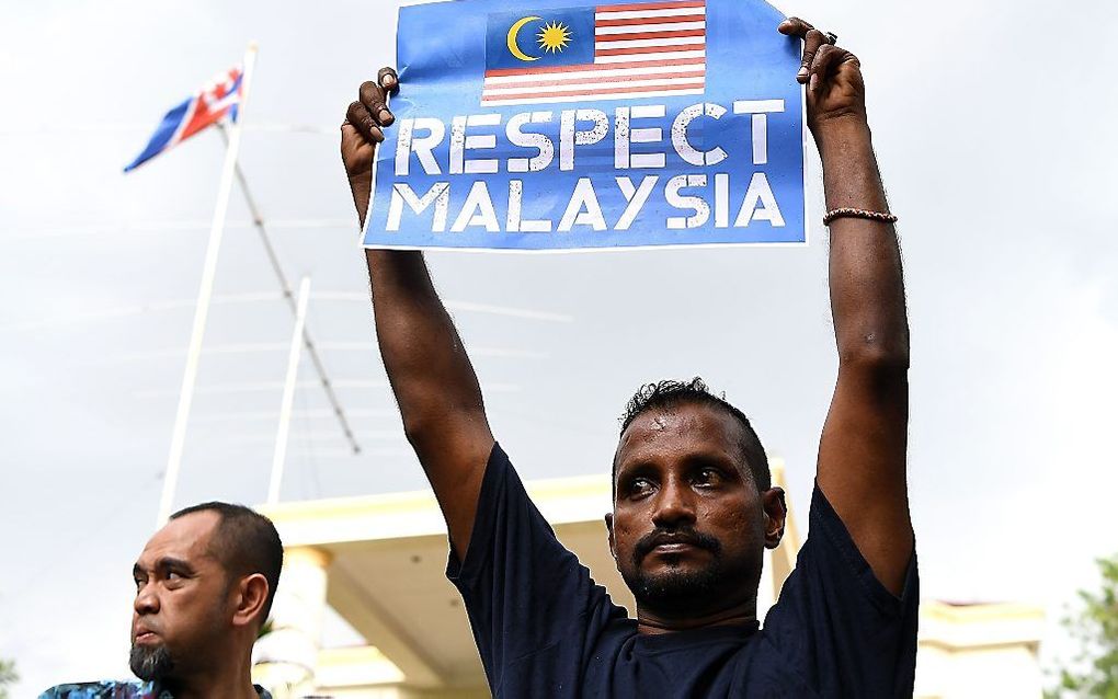 Een demonstrant voor de Noord-Koreaanse ambassade in de Maleisische hoofdstad Kuala Lumpur. beeld AFP