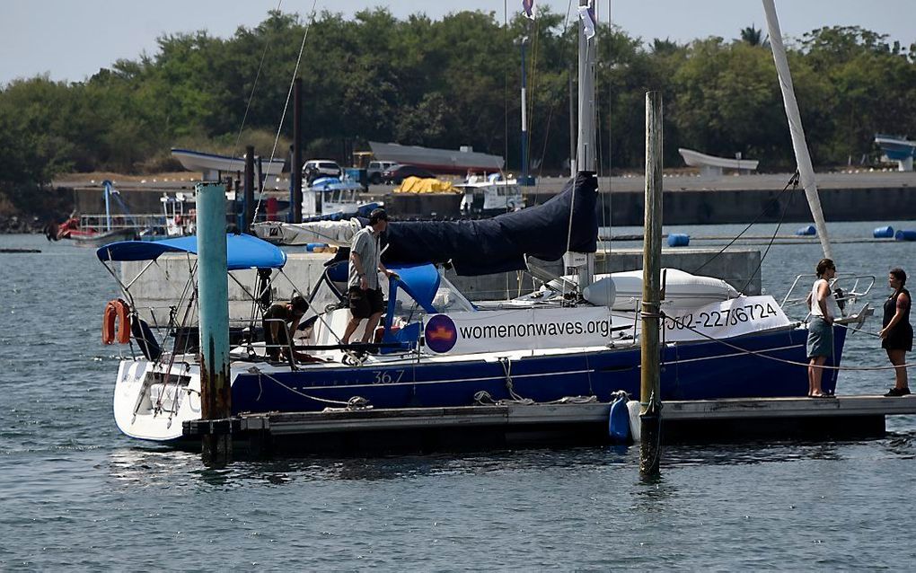 Boot van Women on Waves in de haven. beeld EPA