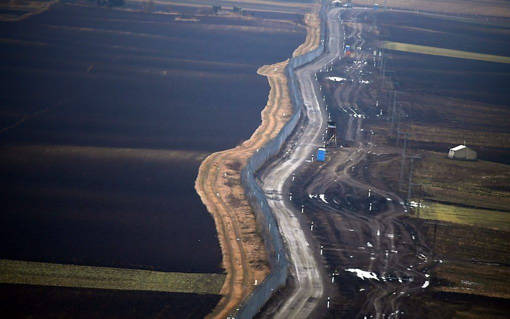 De grens tussen Hongarije en Servië bij de plaats Kelebia. beeld AFP