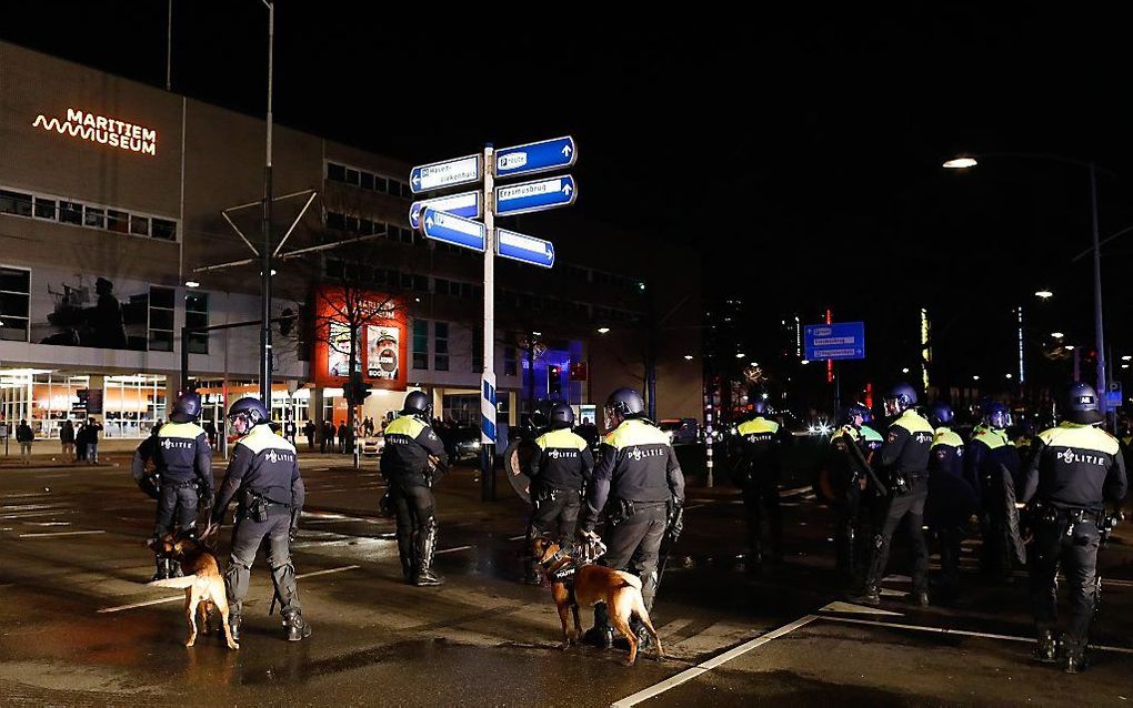 Rellen bij het Turkse consulaat aan Westblaak. beeld ANP