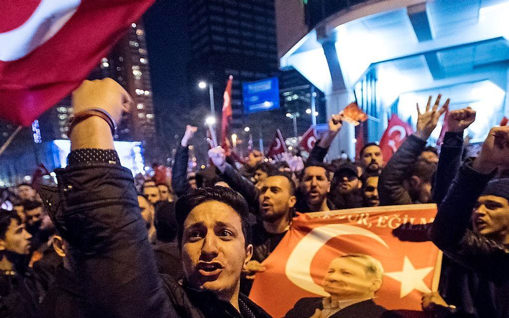 Demonstranten zaterdagavond in Rotterdam. beeld ANP