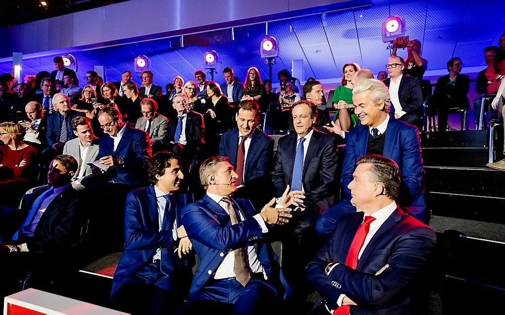 Lijsttrekkers Jesse Klaver (GroenLinks), Lodewijk Asscher (PVDA), Mark Rutte (VVD), Alexander Pechtold (D66), Sybrand Buma (CDA), Geert Wilders (PVV) en Emile Roemer (SP) tijdens het NOS slotdebat vanuit de Statenpassage in het gebouw van de Tweede Kamer.