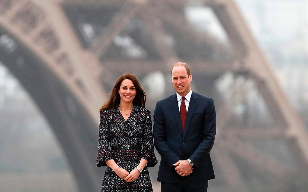 De Britse prins William is voor het eerst sinds de dood van zijn moeder, prinses Diana, in Parijs. Diana kwam in Parijs om bij een auto-ongeluk. beeld AFP