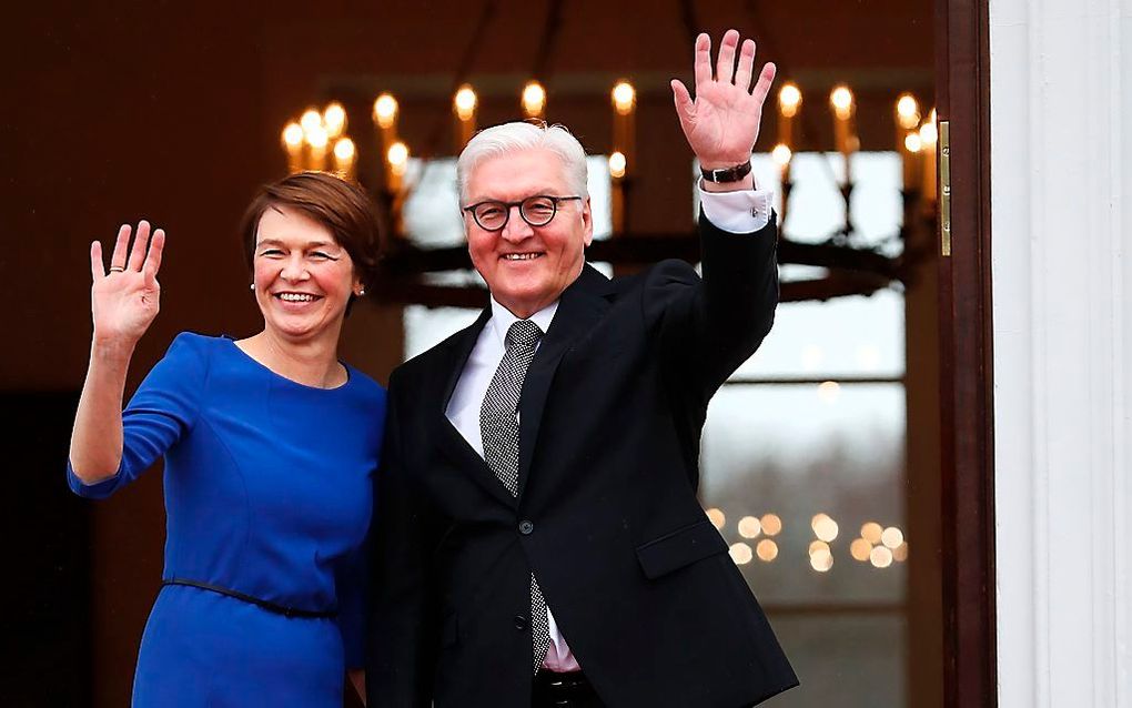 Frank-Walter Steinmeier en zijn echtgenote Elke Buedenbender. beeld AFP