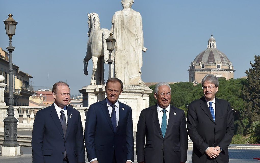 27 EU-leiders zijn bijeen in Rome om de zestigste verjaardag van het Verdrag van Rome te vieren. Alleen de Britse premier May ontbreekt. beeld AFP