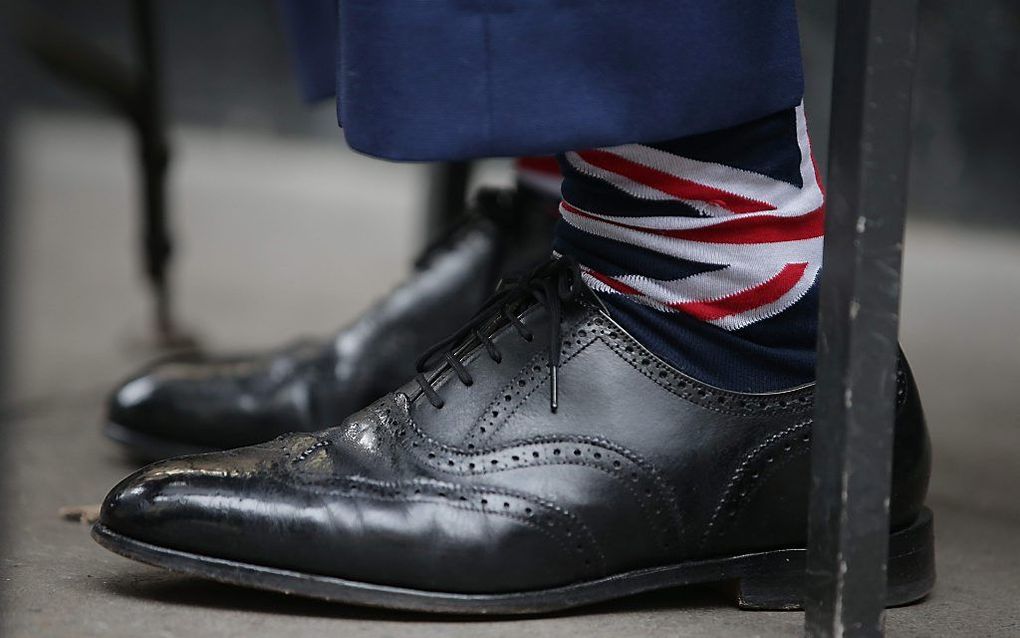 Nigel Farage, aanvoerder van het Britse verzet tegen de EU, draagt woensdag sokken met daarop de Britse vlag. beeld AFP