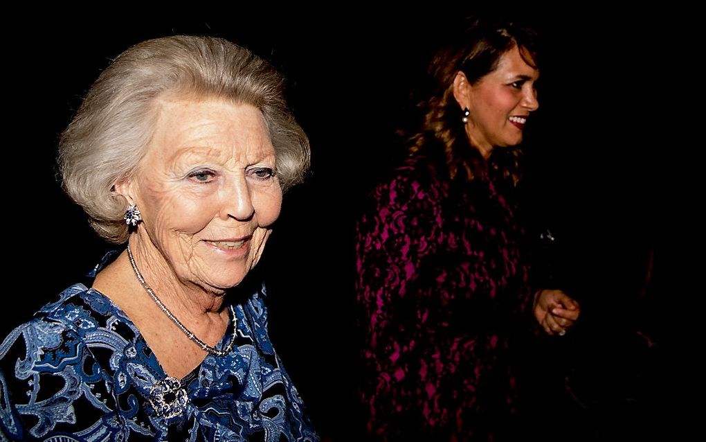 Prinses Beatrix vertrekt  bij de Universiteit van Aruba tijdens een werkbezoek aan de Antillen. beeld ANP