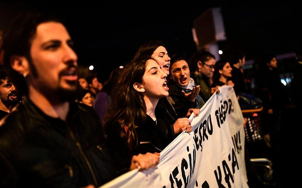 Aanhangers van het Turkse nee-kamp in Istanbul. beeld AFP