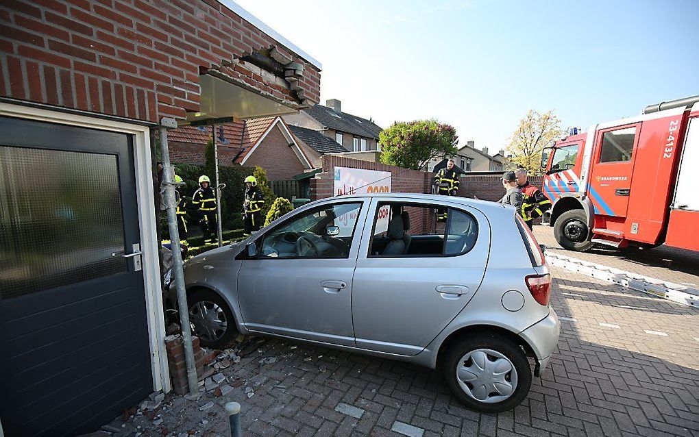 Een bejaarde automobilist reed in april dit jaar met zijn dwars door een muur van een supermarkt. Het parkeren lukte niet. beeld ANP