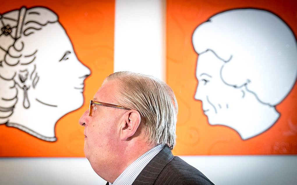 De in opspraak geraakte VVD-voorzitter Henry Keizer in het hoofdkantoor van Facultatieve Media na afloop van een gesprek met de media. Volgens journalisten van Follow the Money heeft Keizer niet integer gehandeld bij een zakendeal. beeld ANP