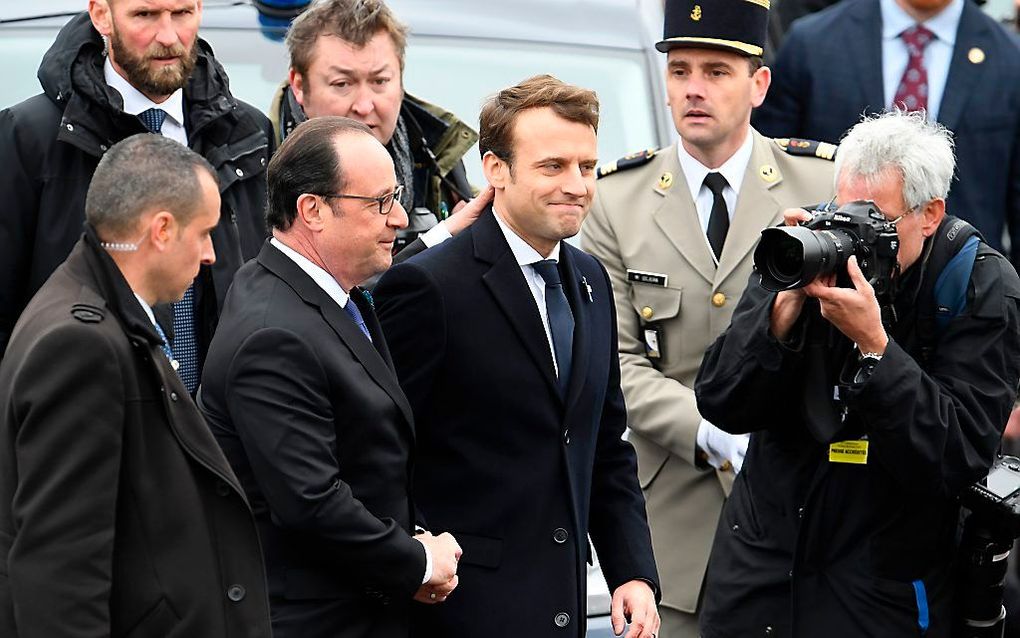 Macron (M). beeld AFP