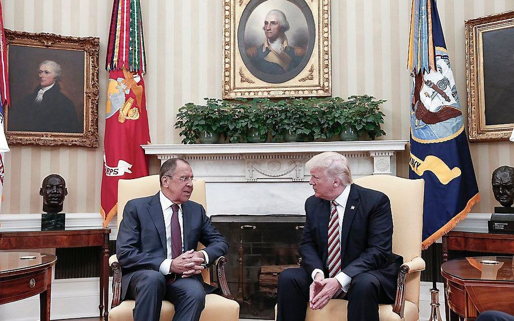 Trump en Lavrov in het Witte Huis. beeld EPA