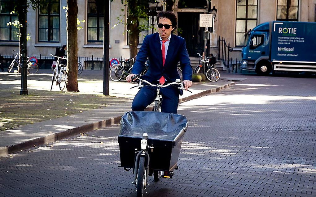 Jesse Klaver (GroenLinks) arriveert bij de Tweede Kamer, de dag na het stuklopen van de onderhandelingen over een nieuw kabinet. beeld ANP