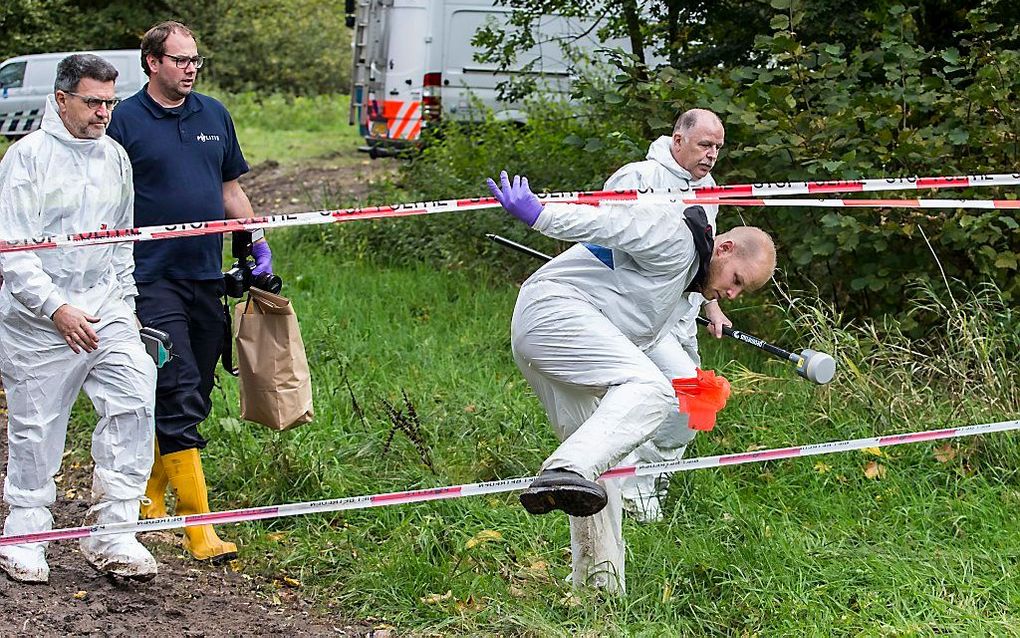 De politie zocht vorige week gericht op een specifieke plek in de omgeving van het Bulderpad in Zeewolde waar het lichaam van Anne Faber uiteindelijk werd gevonden. beeld ANP, Vincent Jannink