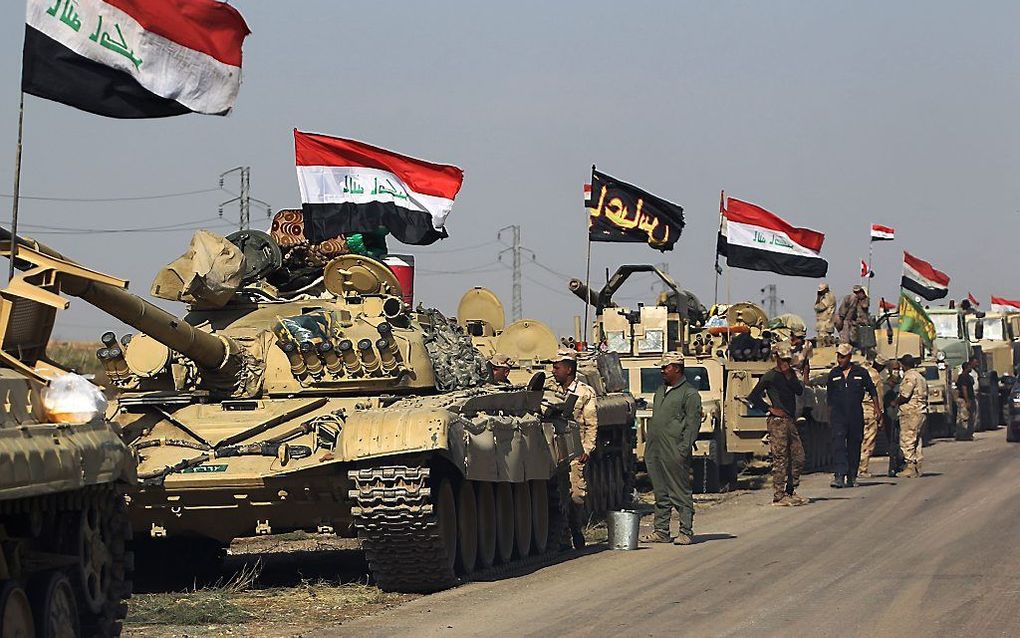 Iraakse legereenheden rukken op naar de stad Kirkuk in Noord-Irak. Zowel Koerdische als Iraakse officials melden dat de troepen de stad naderen. beeld AFP