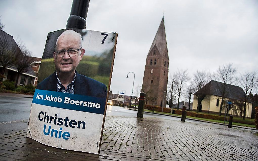 Een verkiezingsbord van de ChristenUnie in Schildwolde. beeld ANP, Anjo de Haan