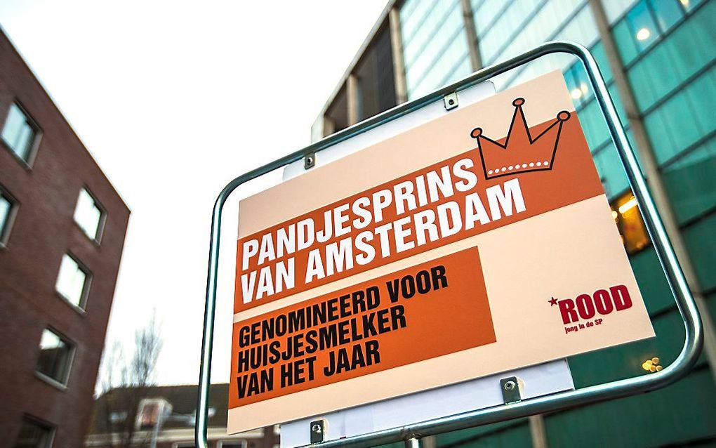 Prins Bernhard bezit een groot aantal panden, waarvan het meerendeel in Amsterdam. De SP nomineerde de prins in november 2017 voor de jaarbokaal “Huisjesmelker van het jaar”. beeld ANP