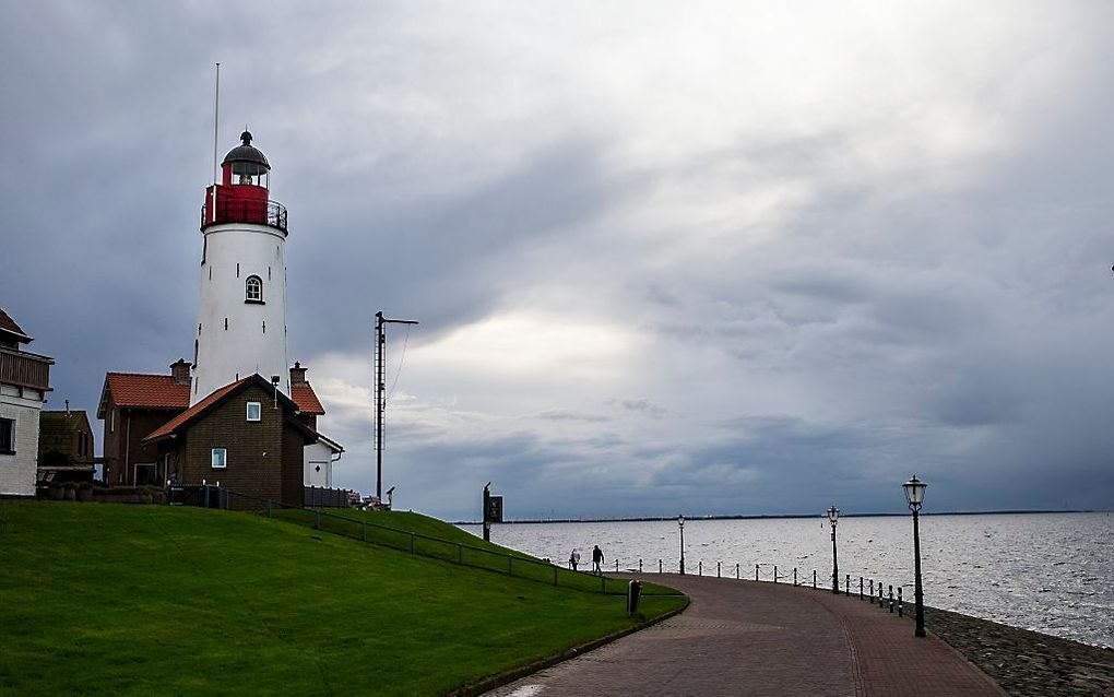 De vuurtoren van het vissersdorp Urk aan het IJsselmeer. beeld ANP