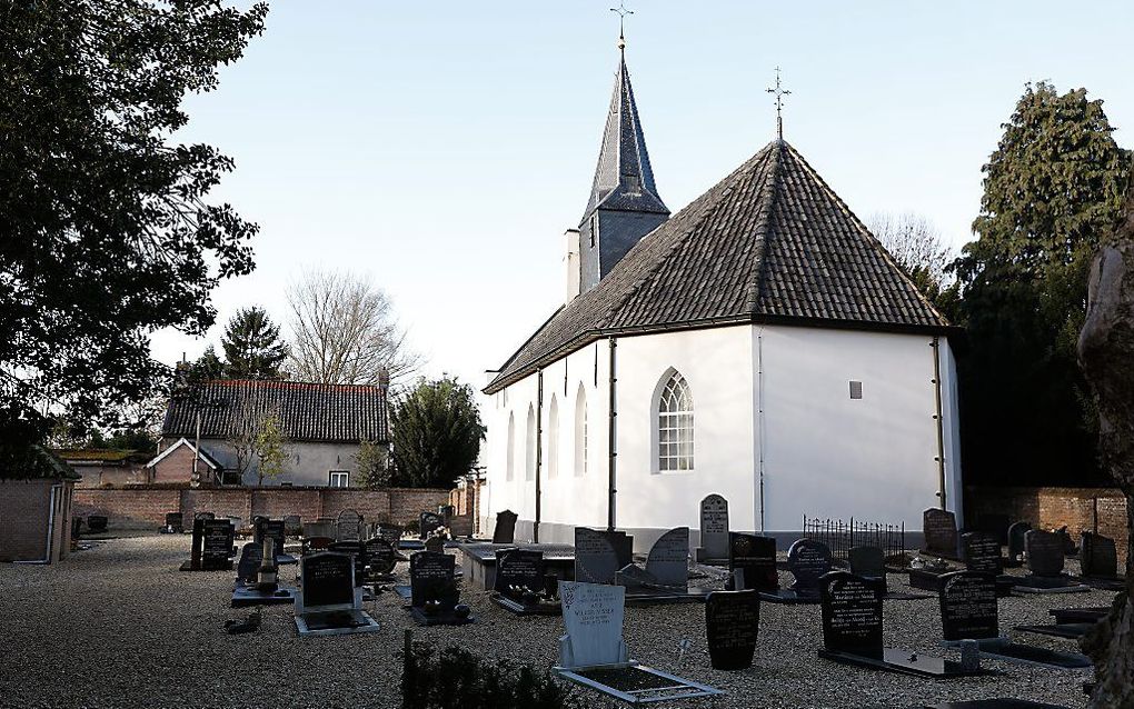 Exterieur van de protestantse kerk in Rhenoy. beeld ANP