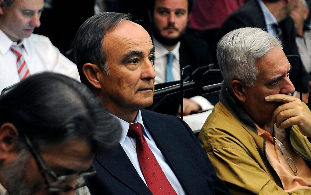 Julio Poch (midden) tijdens de rechtszaak. beeld AFP Photo, Javier Gonzalez Toledo