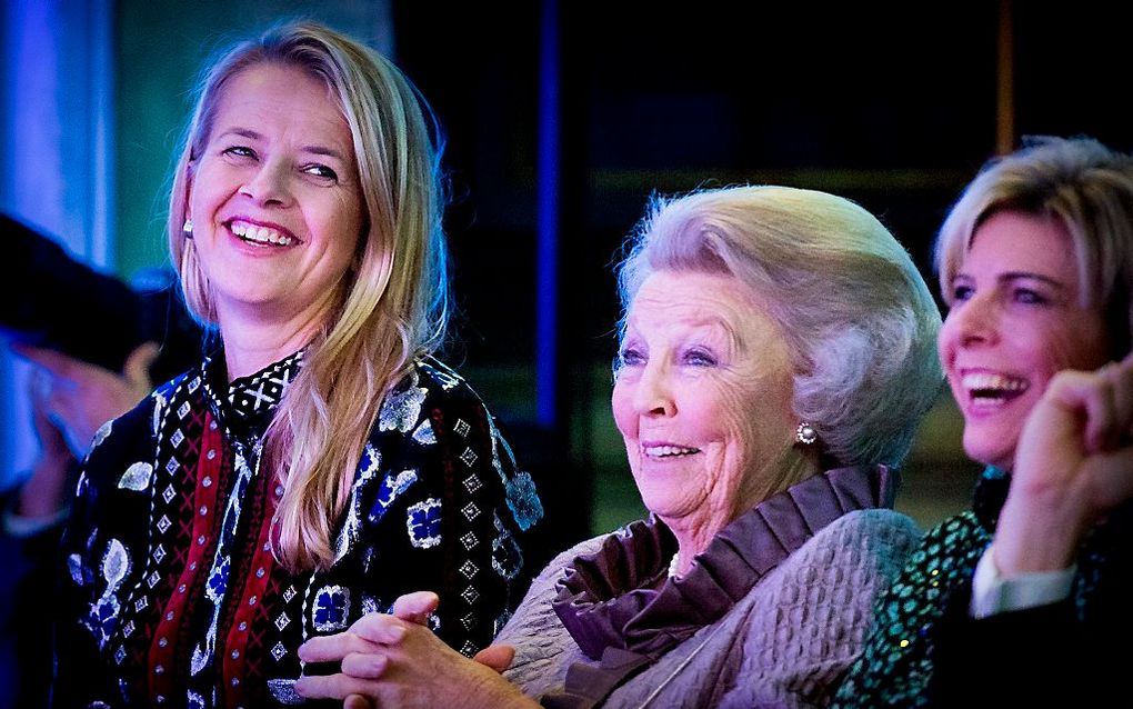 Prinses Beatrix (M), prinses Mabel (L) en prinses Laurentien. beeld ANP