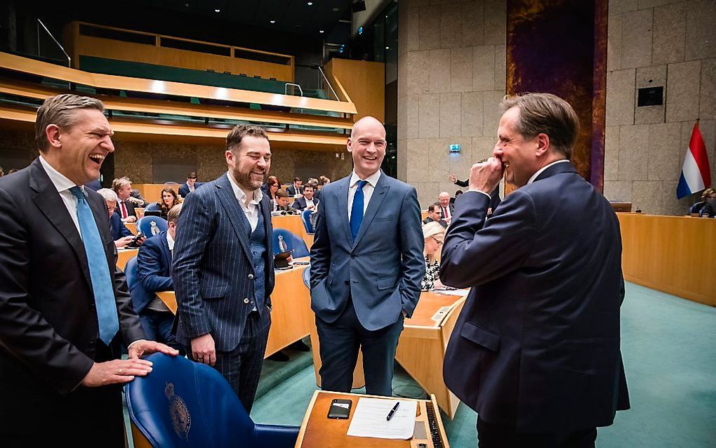 Kamerleden in gesprek, beeld ANP, Bart Maat.