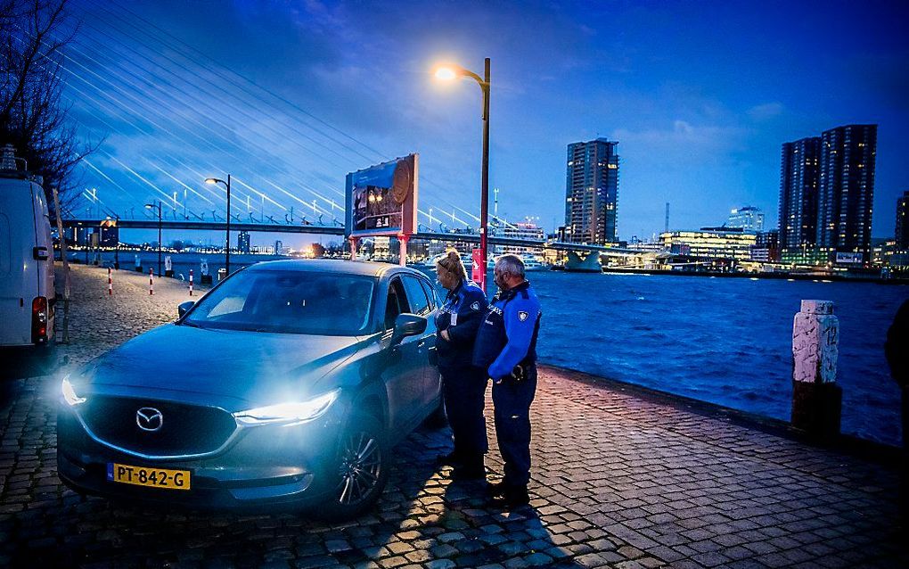 Rotterdam mag oude benzineauto weren. beeld ANP, Robin Utrecht