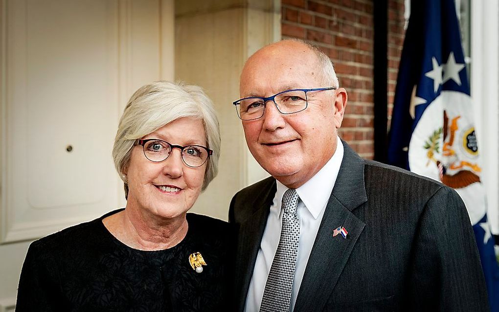 Pete Hoekstra, de nieuwe Amerikaanse ambassadeur in Nederland, met zijn vrouw Diane. beeld ANP