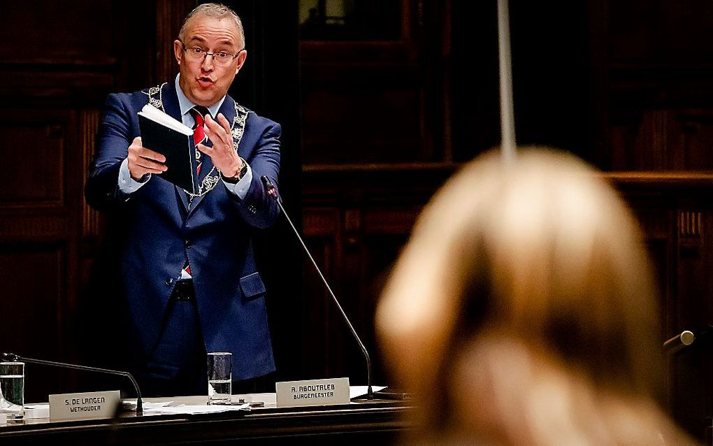 Burgermeester Aboutaleb reageert tijdens een debat van de Rotterdamse gemeenteraad over zijn uitspraak dat elke moslim een beetje salafist is'. ANP, Robin van Lonkhuijsen