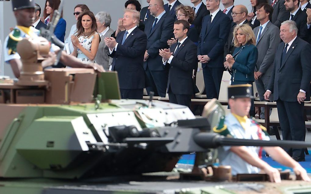 Trump tijdens de parade in Parijs. beeld AFP