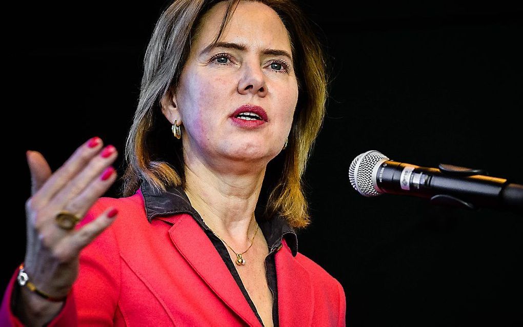 Minister Cora van Nieuwenhuizen (Infrastructuur en Waterstaat) tijdens een persconferentie over het uitstellen van het besluit om vliegveld Lelystad Airport uit te breiden. beeld ANP