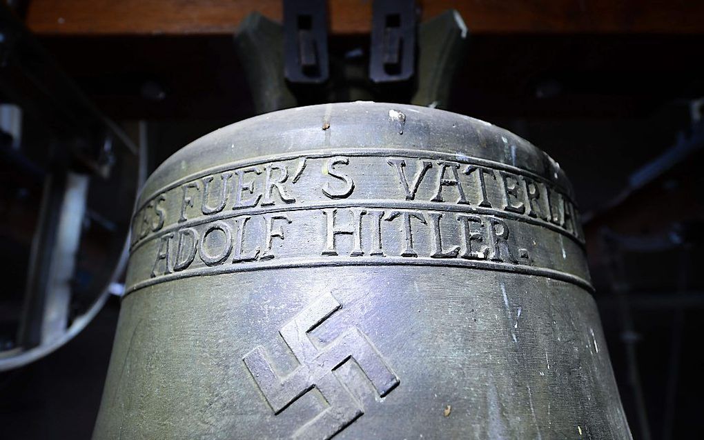 De naziklok in de toren van Herxheim am Berg, die volgens het gerechtshof in Koblenz mag blijven hangen. beeld AFP, Uwe Anspach