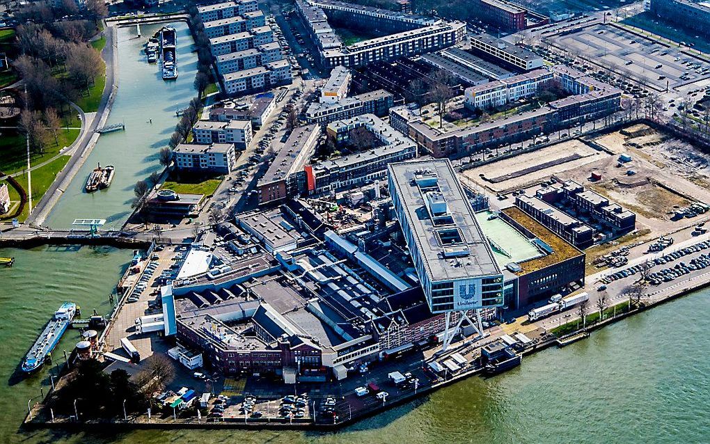 Luchtfoto van de vestiging van Unilever Nederland BV aan de Nassaukade in Rotterdam. beeld ANP