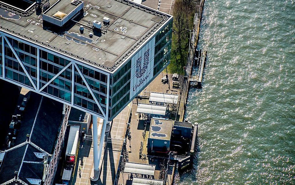 Luchtfoto van de vestiging van Unilever Nederland BV aan de Nassaukade in Rotterdam. beeld ANP