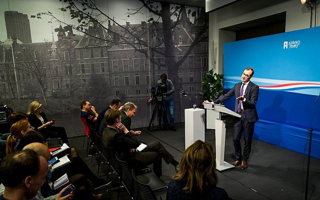 Minister Eric Wiebes, Economische Zaken en Klimaat, tijdens een persconferentie in Nieuwspoort waar hij het besluit van het kabinet over de gaswinning in Groningen toelicht. beeld ANP