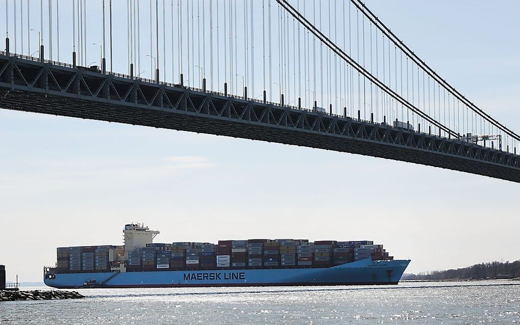 Een schip van Maersk in een Amerikaanse haven. beeld AFP