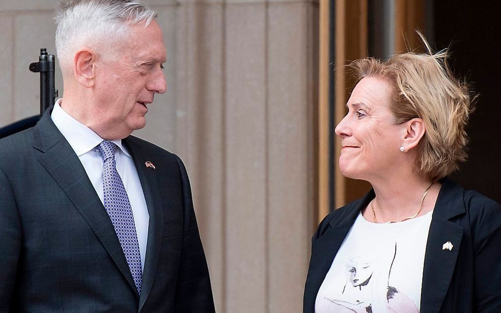 Minister Bijleveld van Defensie en haar Amerikaanse ambtgenoot Mattis. beeld AFP