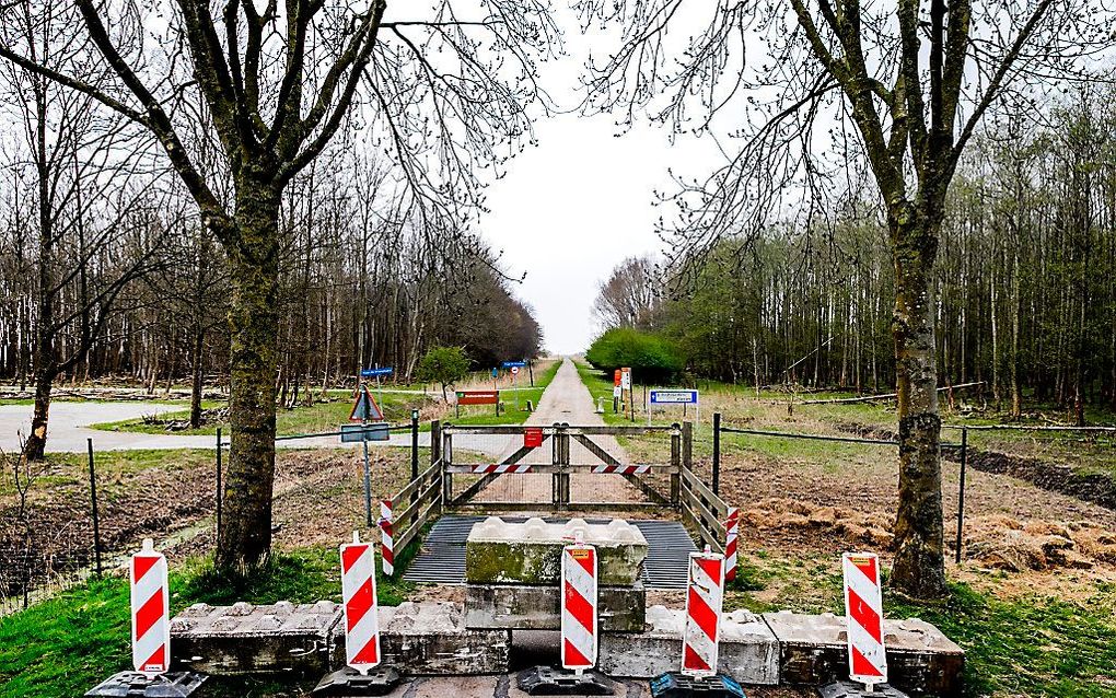 etonblokken van Staatsbosbeheer versperren de weg naar de Oostvaardersplassen naar aanleiding van aangekondige demonstraties tegen dierenleed. beeld ANP