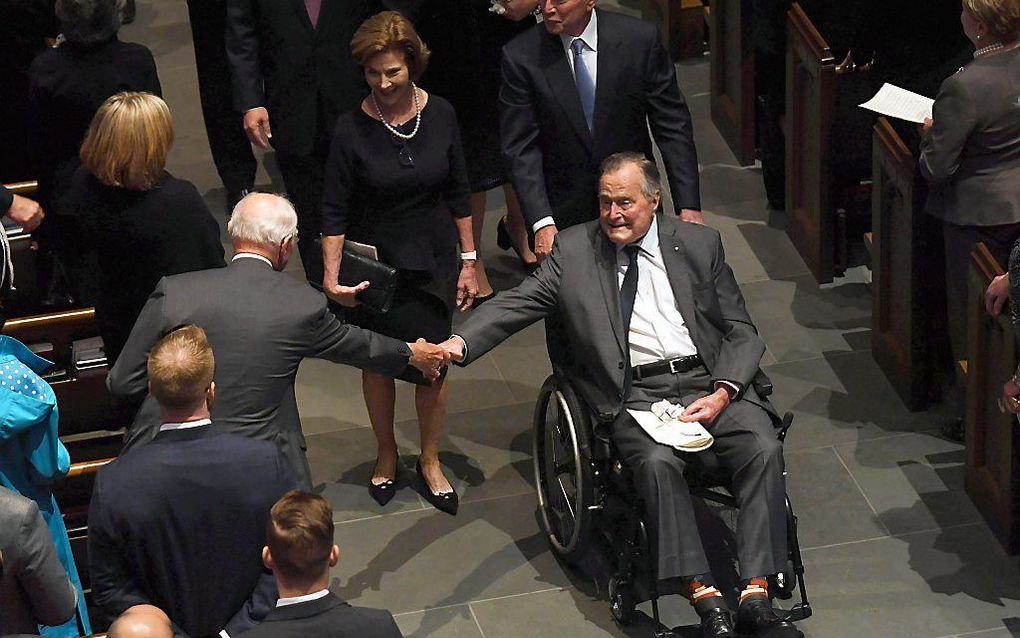 George H.W. Bush op de begrafenis van zijn vrouw. beeld AFP